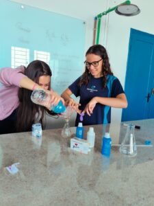 O 5º ano da professora Sâmela levou o conteúdo do livro para a prática.